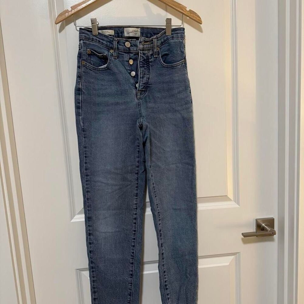 Universal-thread Women's Blue and Navy Jeans